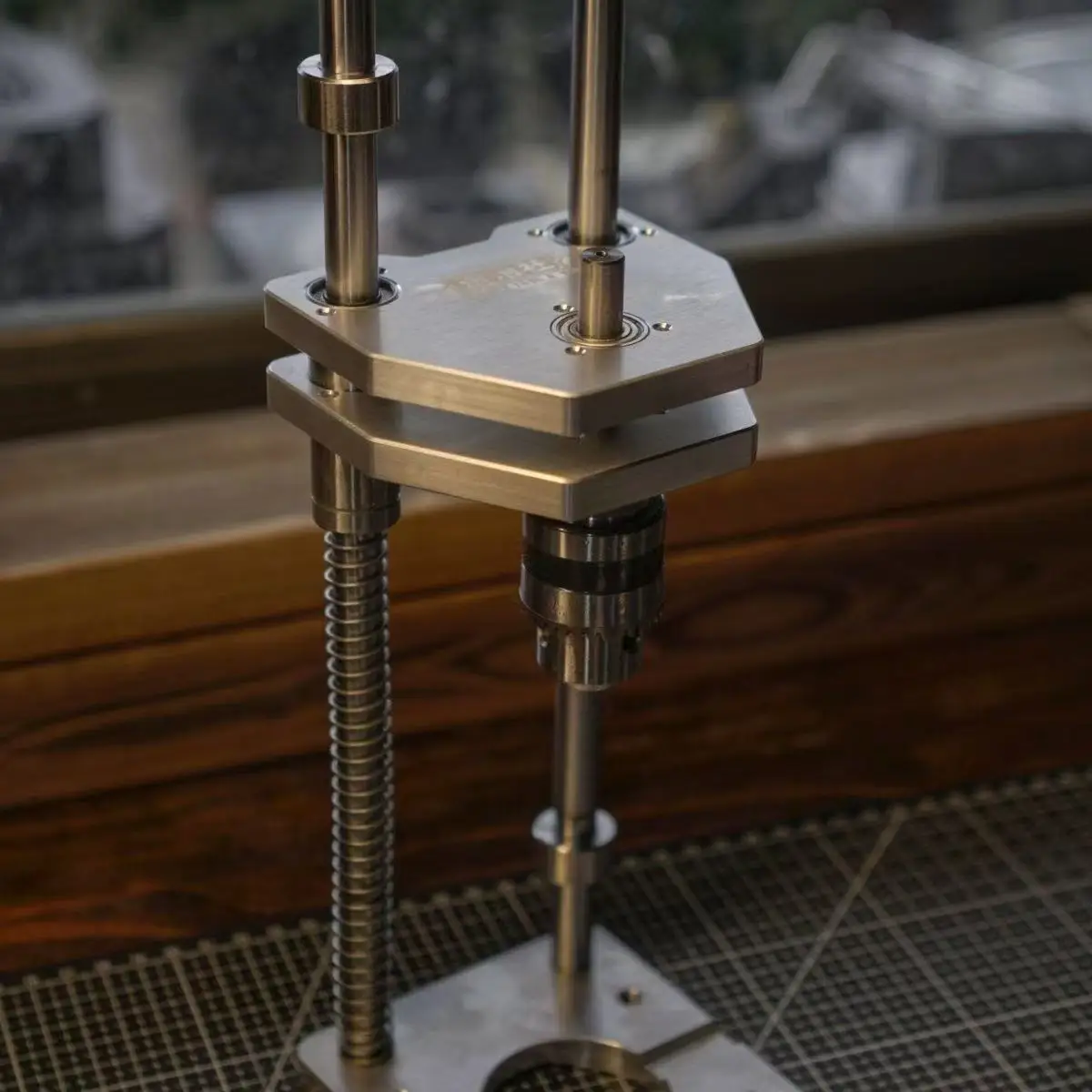 Precyzyjny, pionowy stojak do  – Drill Press recenzja i cena